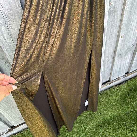 Elegant Black and Gold Women's Dress - Picture 5 of 5